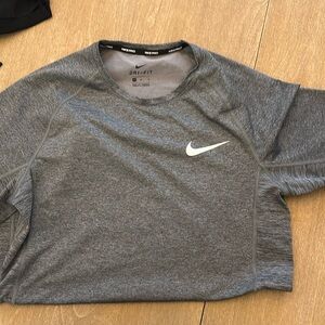 Grey men’s Nike pro short sleeve tee medium